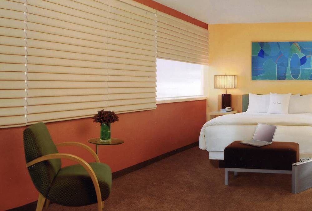 Hunter Douglas commercial shades, the Doubletree Metropolitan Hotel in the U.S. Northeast near Kennebunk, Maine (ME)
